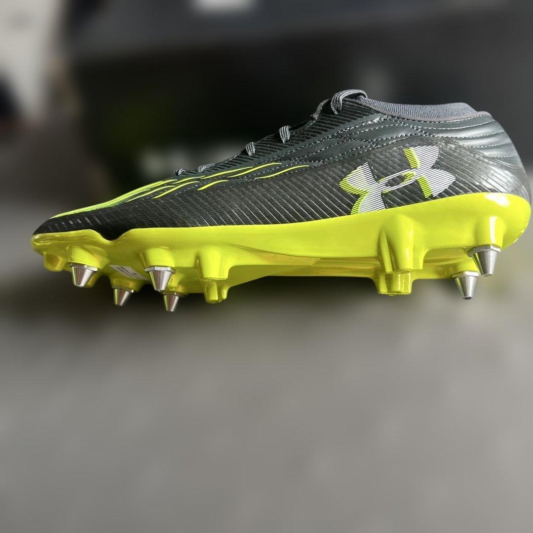 新品未使用品　Under Armour UA マグネティコ エリート 4 ag