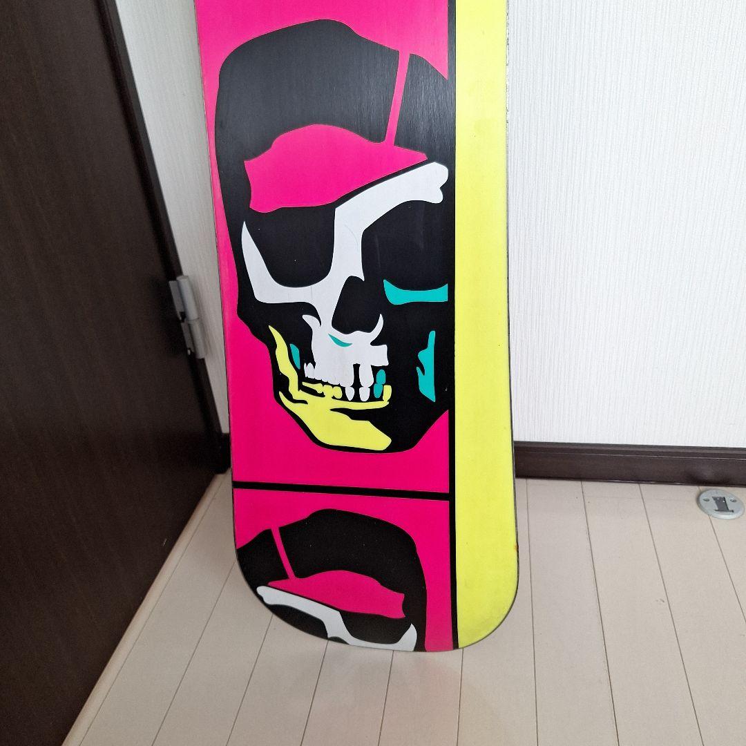 スノーボード板WORLD WIDE WEAPON 148センチ　キャンバーツイン