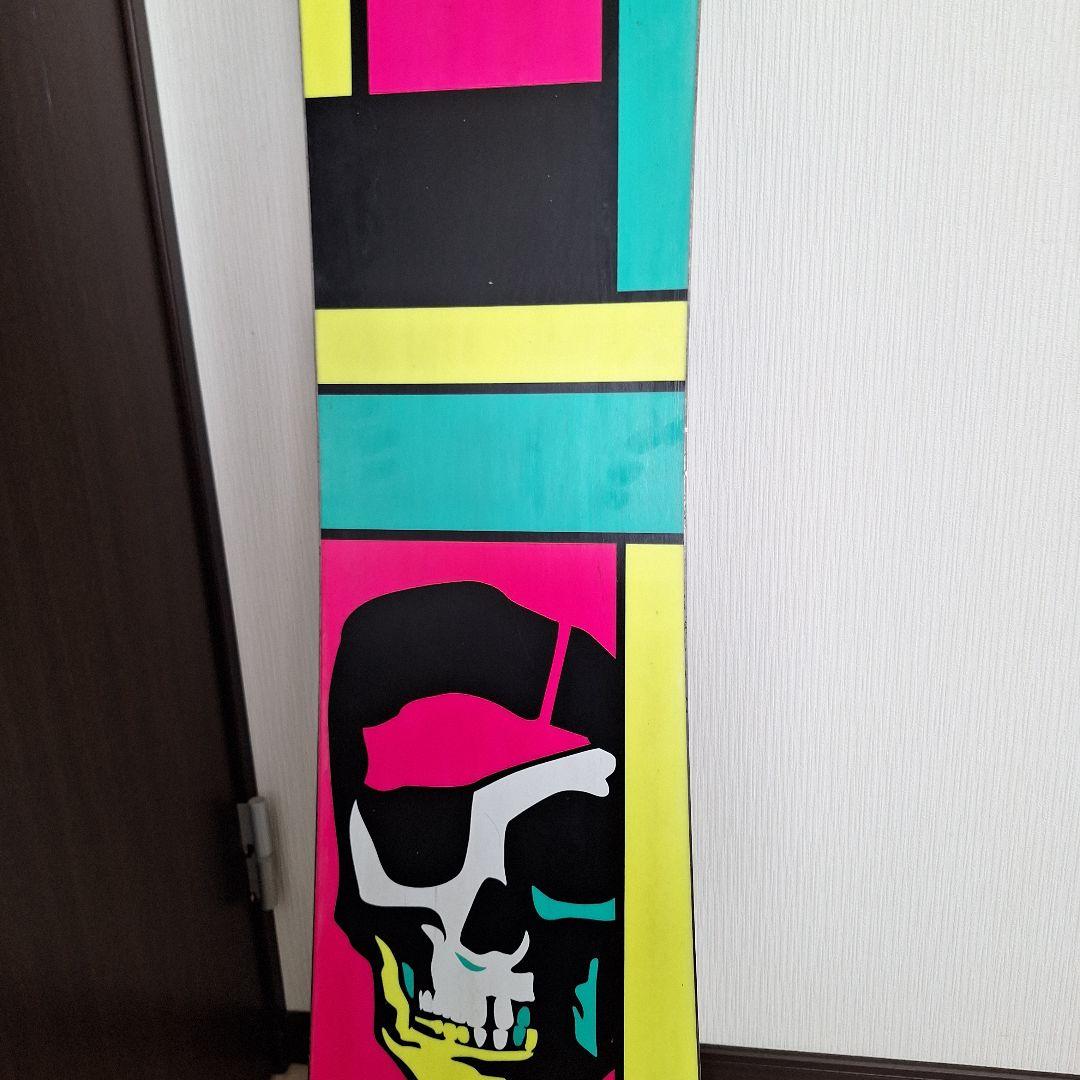 スノーボード板WORLD WIDE WEAPON 148センチ　キャンバーツイン