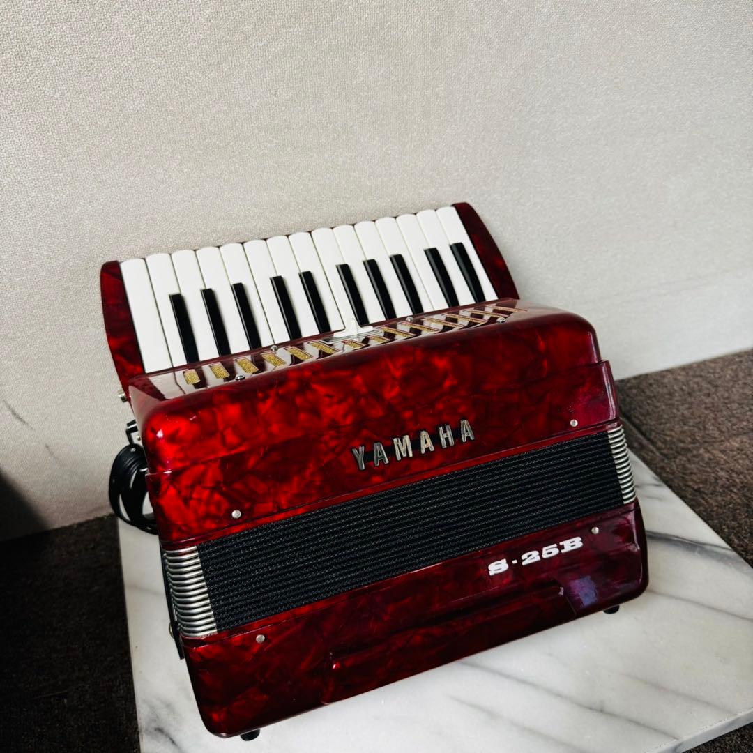 J33 YAMAHA S-25B アコーディオン 25鍵盤 赤 ソフトケース付