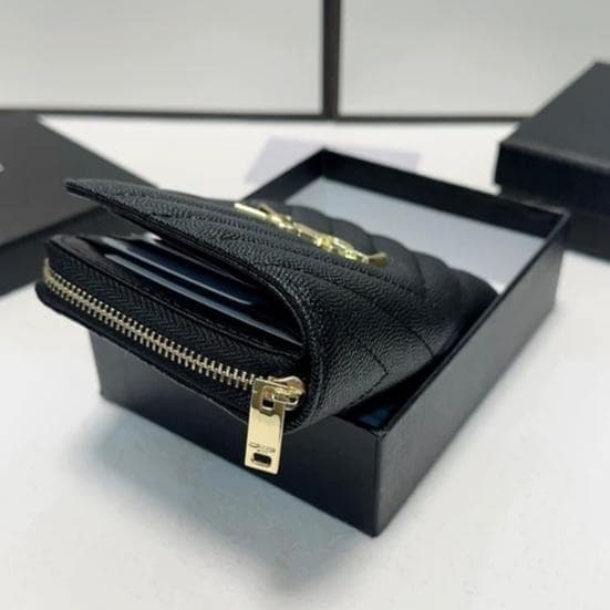 【美品】サンローラン 二つ折り財布 カサンドラ キャビアスキン キルティング 黒