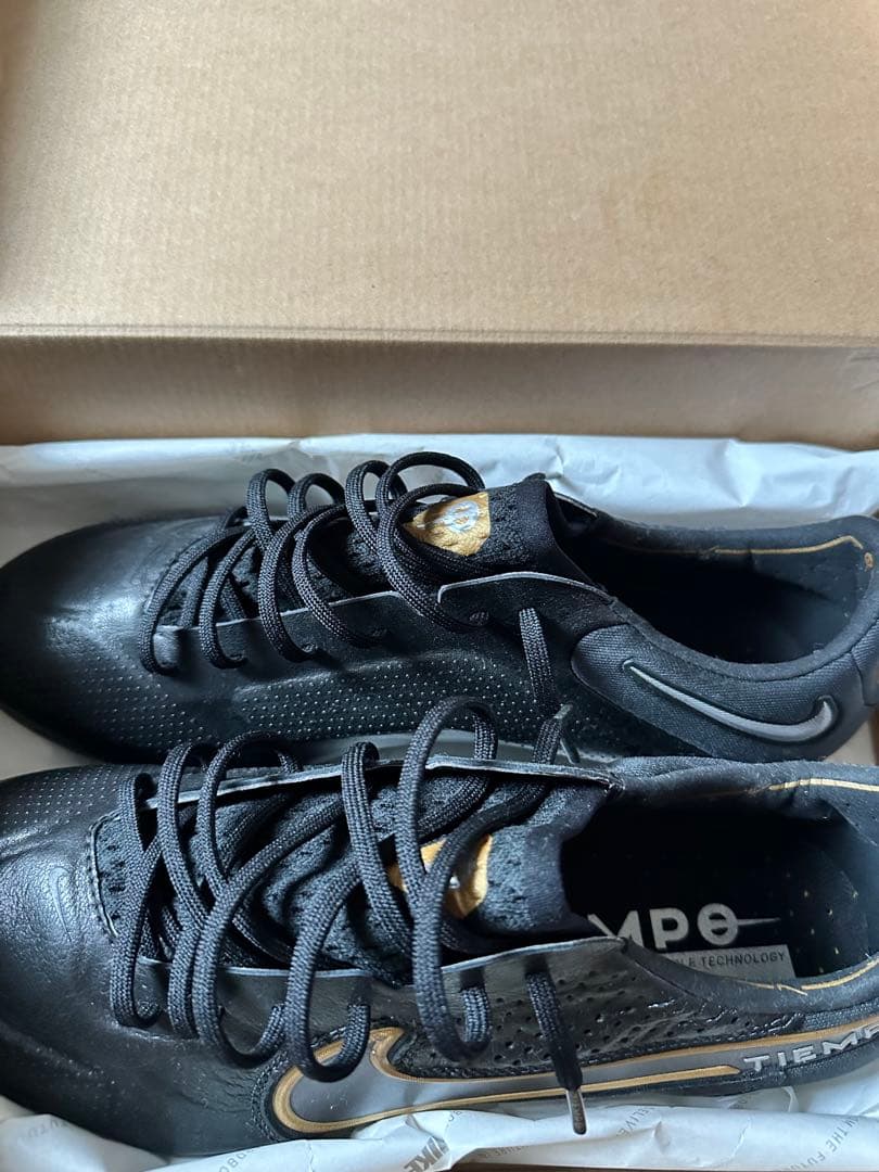 Nike Tiempos サッカーシューズ ブラック/ゴールド