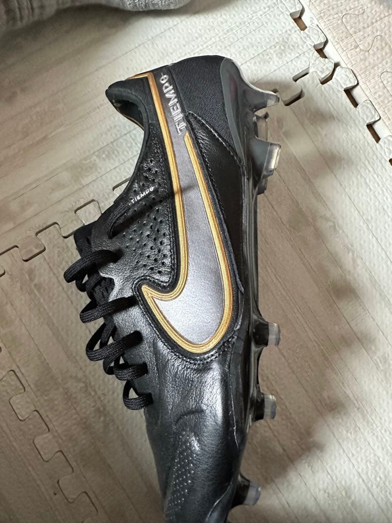 Nike Tiempos サッカーシューズ ブラック/ゴールド