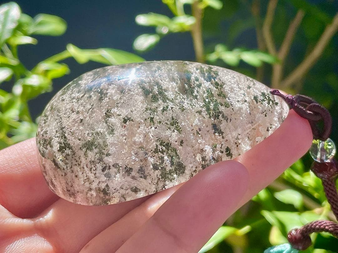 超ビッグ　ガーデンクォーツ  雫型　苔水晶 庭園水晶 パワースートン　原石風水