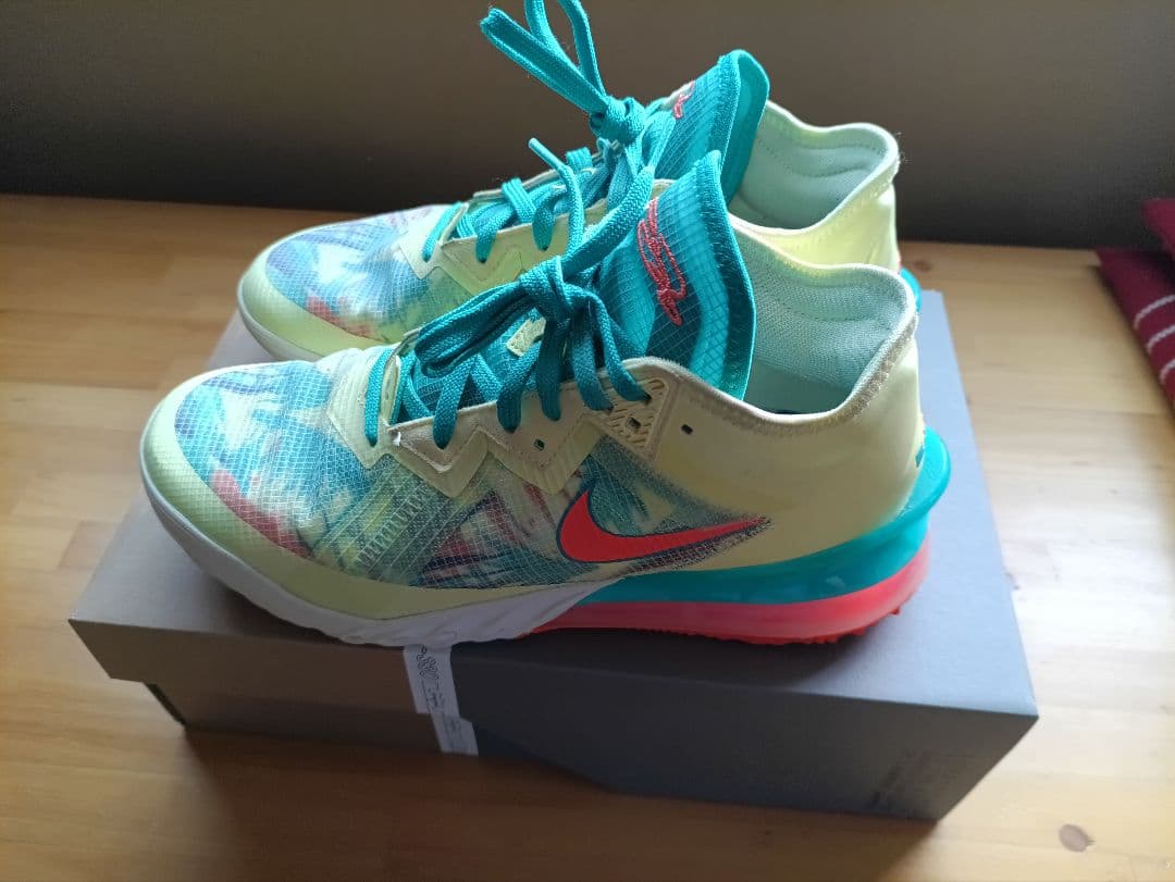 ほ*や様 Nike バスケットボールシューズ イエロー/ターコイズ　レブロン18