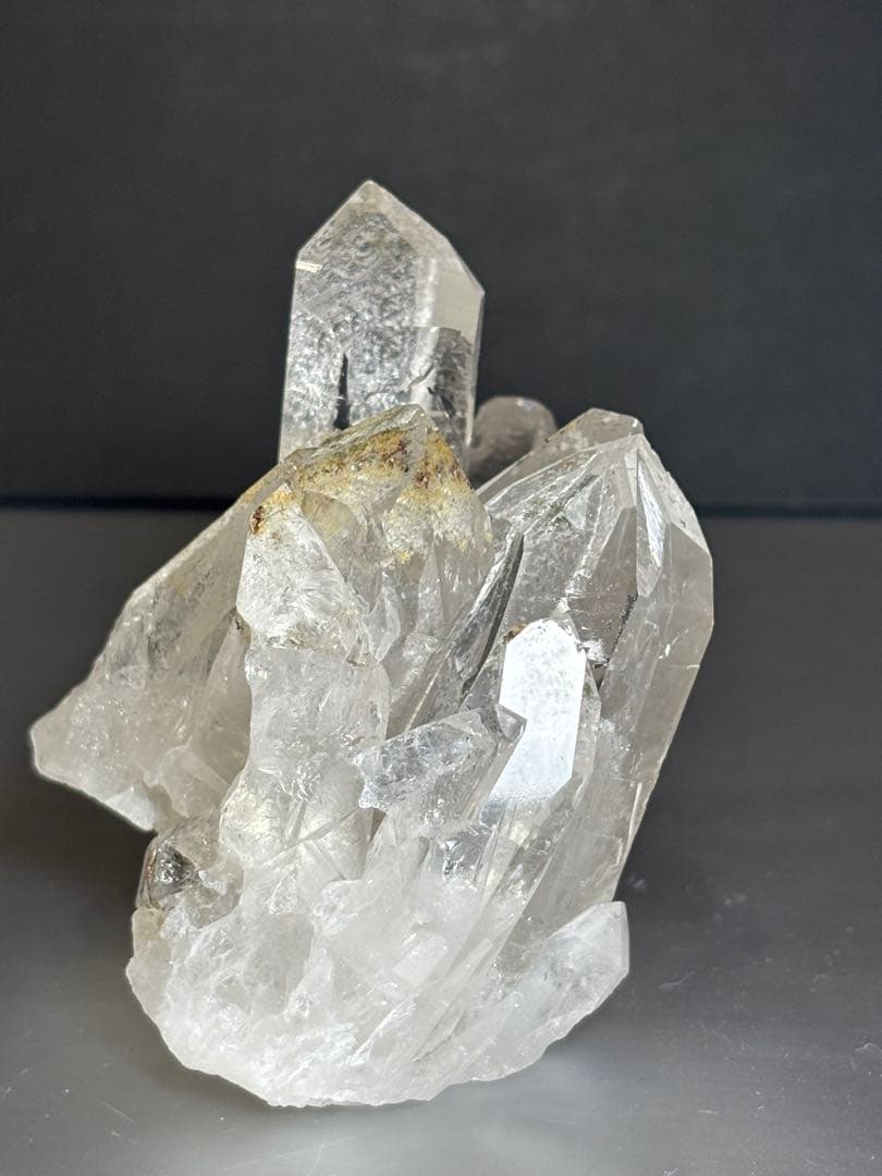 ブラジル　ゼッカデソーザ産　クリアクォーツクラスター　136g. 天然石