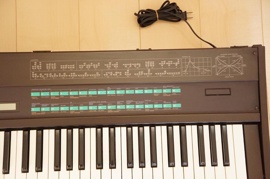 YAMAHA DX7 シンセサイザー