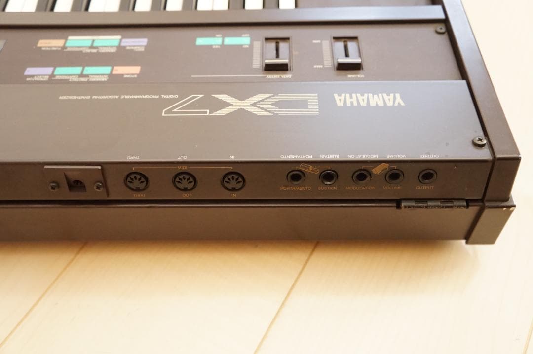 YAMAHA DX7 シンセサイザー