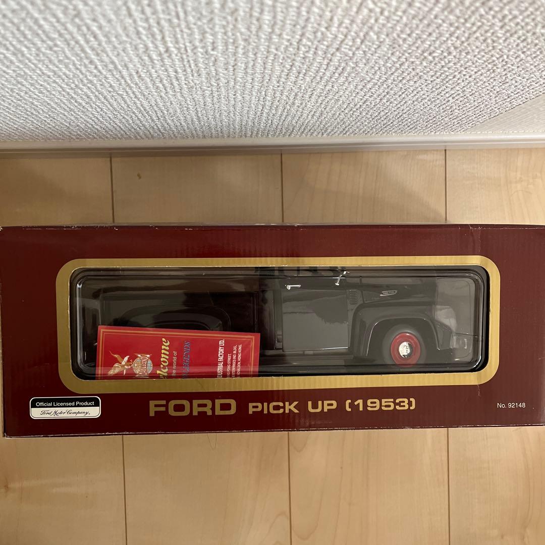 Ford Pickup (1953) 1:18 ダイキャストメタル　ミニカー
