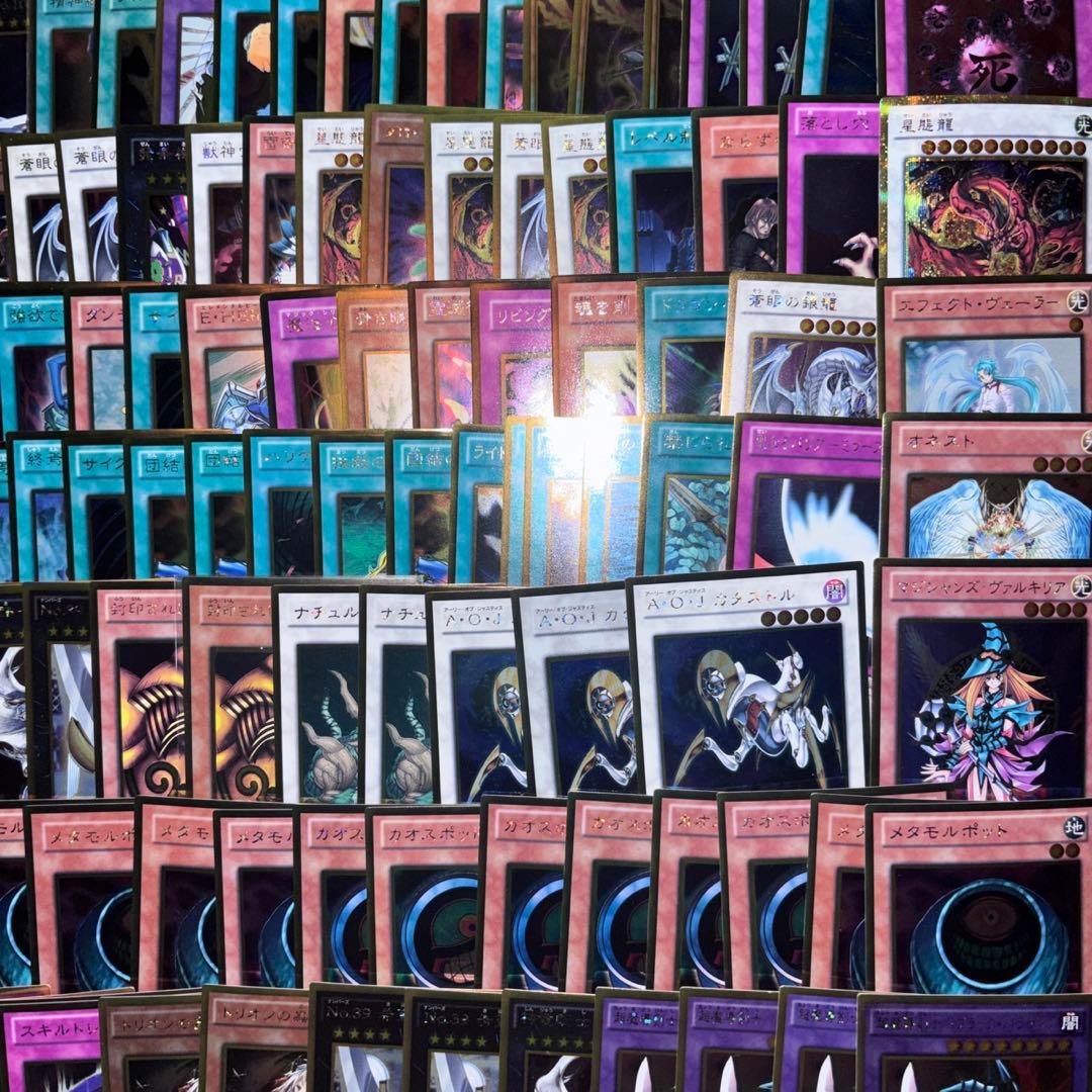 No.813 遊戯王 ゴールドレア 約500枚 引退品