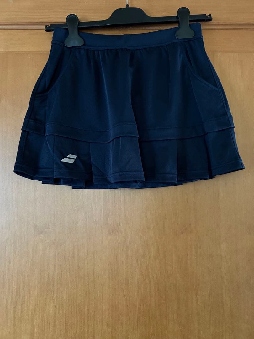 バボラ テニスウェア　紺色スコート　Oサイズ　新品