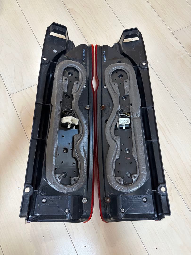 バレンティ　ハイエース200系テールランプRAVO Type2