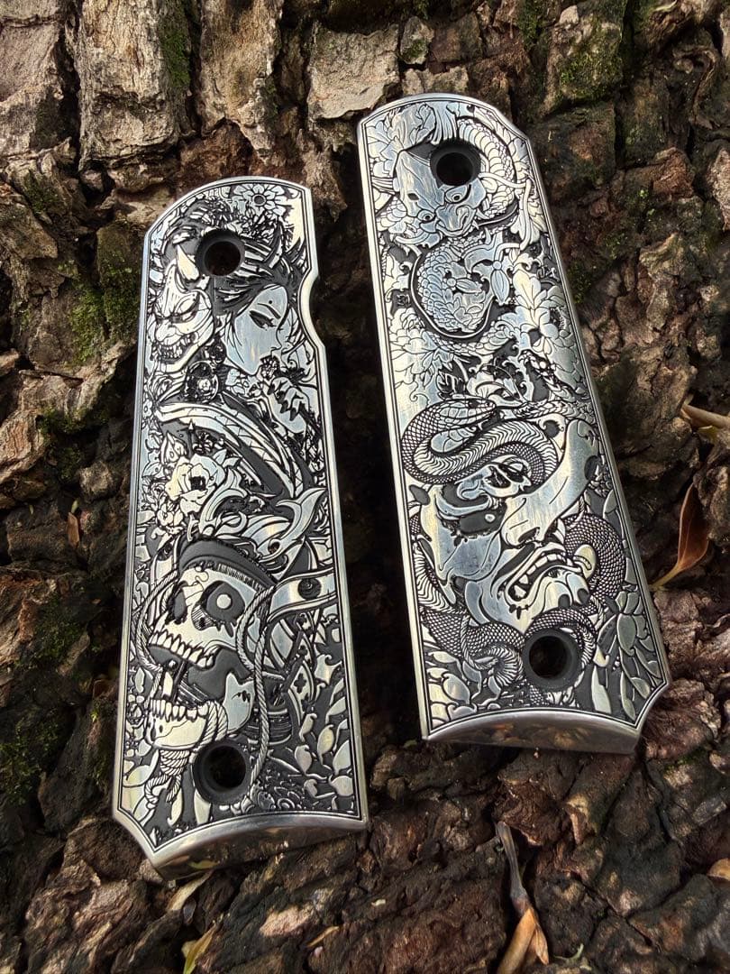 1911タイプ対応 グリップ装飾パーツ 花魁×天狗モチーフ ステンレス彫刻