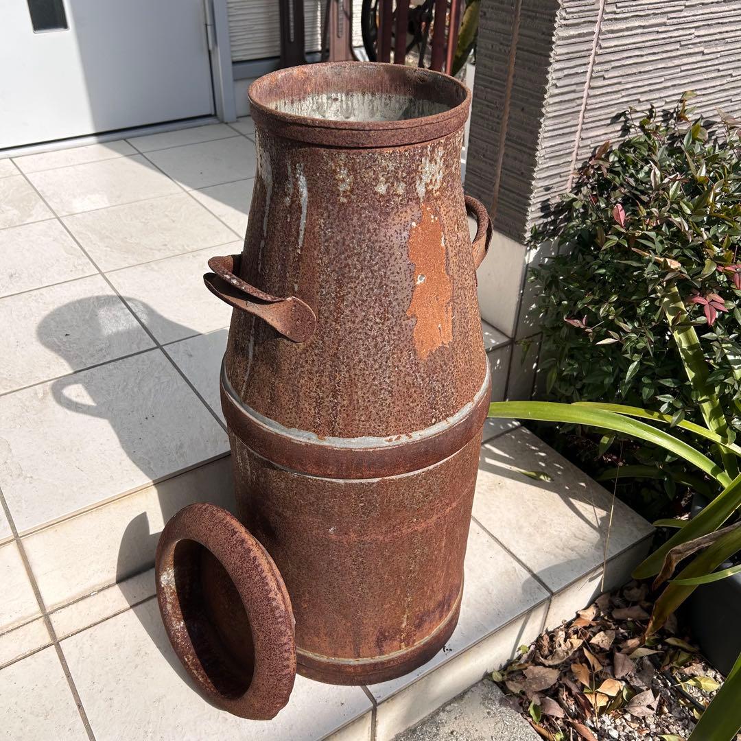 ヴィンテージ　ミルク缶　金属製　錆有　ガーデニング　庭飾り　花入　インテリア　大