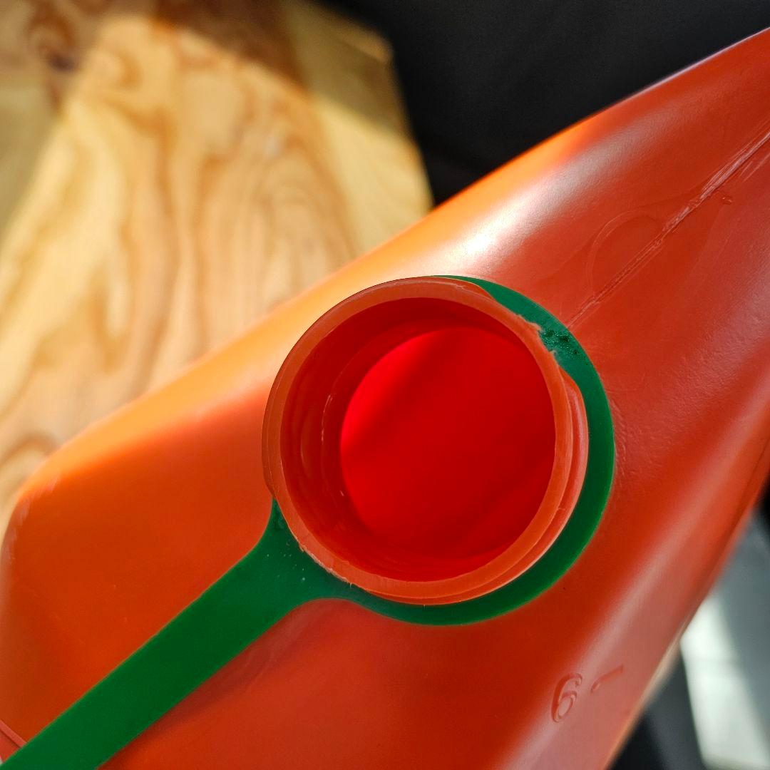 燃料缶　オイル缶　携行缶　ポリ缶　6L　ハスクバーナ　husqvarna
