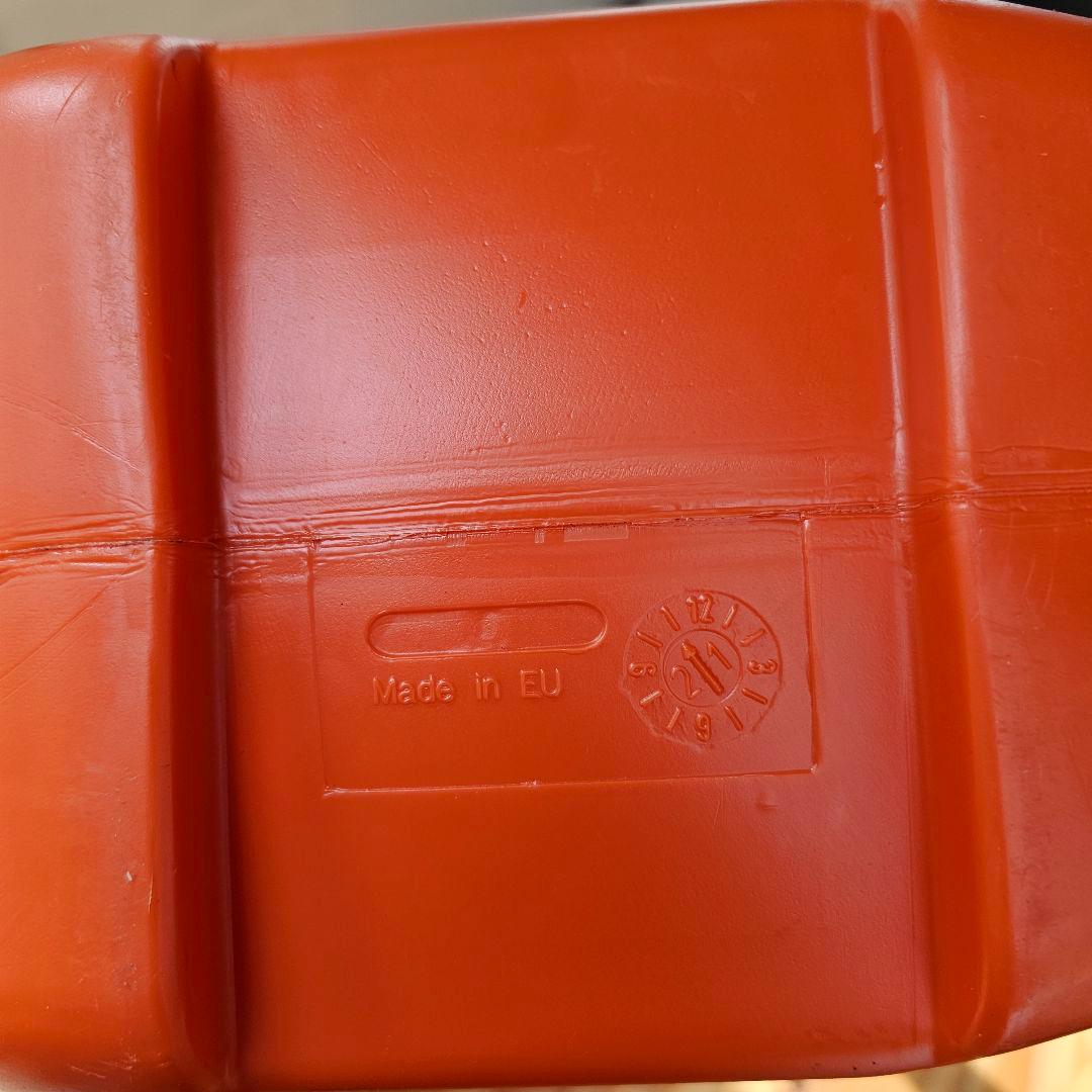 燃料缶　オイル缶　携行缶　ポリ缶　6L　ハスクバーナ　husqvarna