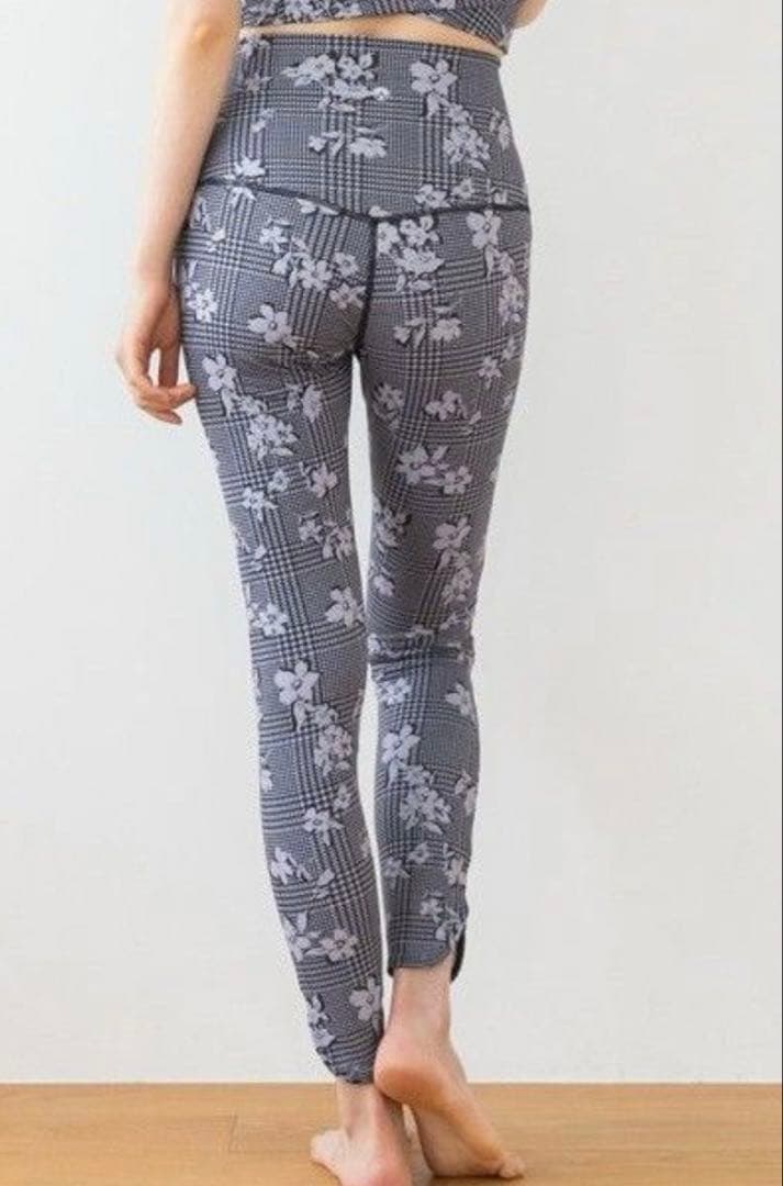 美品⭐︎SUKALA 花柄チェック 上下セット　Sサイズ