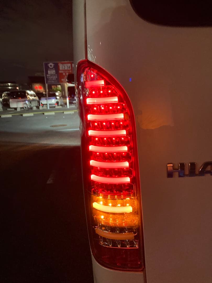 バレンティ、トヨタ ハイエース LEDテールライト、故障なし、スモークカバー