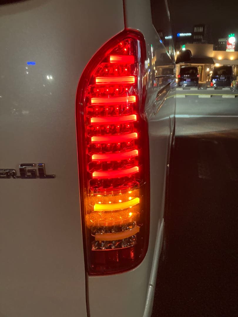 バレンティ、トヨタ ハイエース LEDテールライト、故障なし、スモークカバー