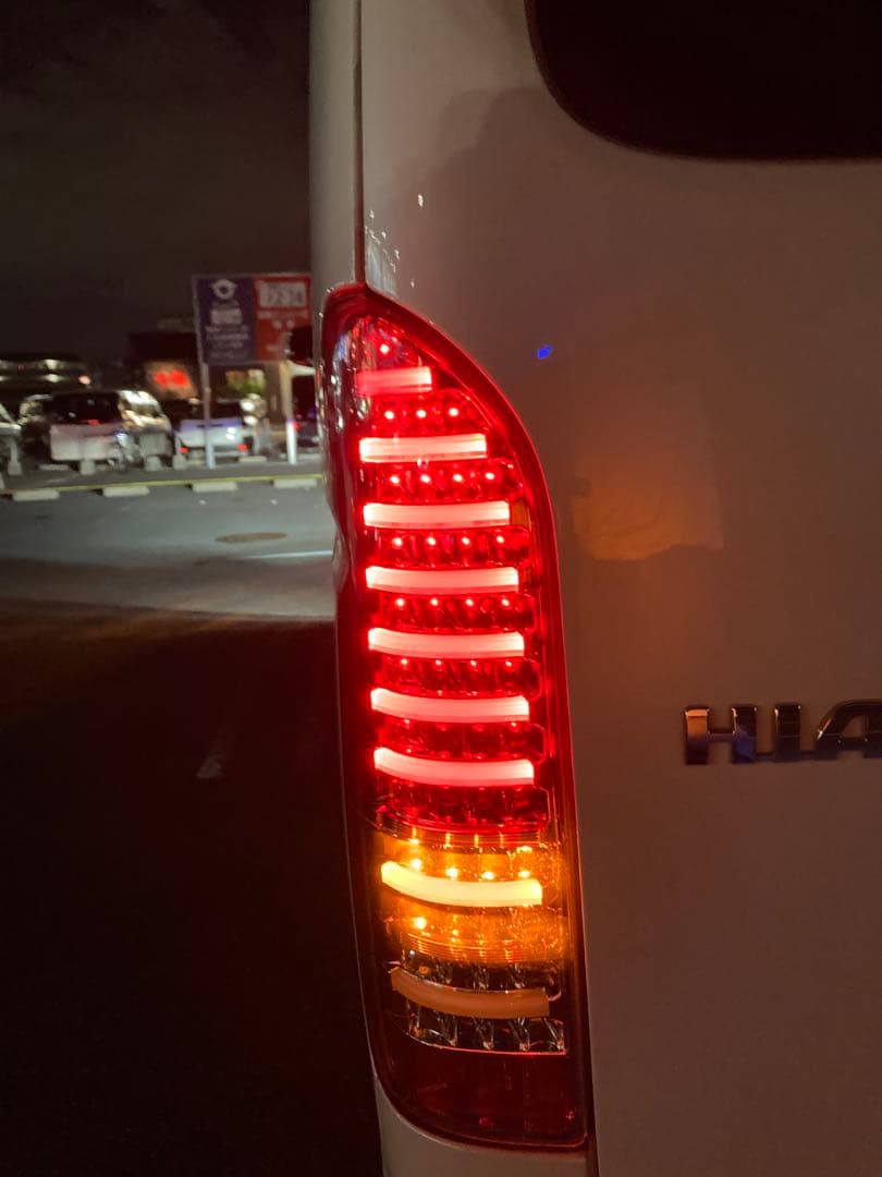 バレンティ、トヨタ ハイエース LEDテールライト、故障なし、スモークカバー