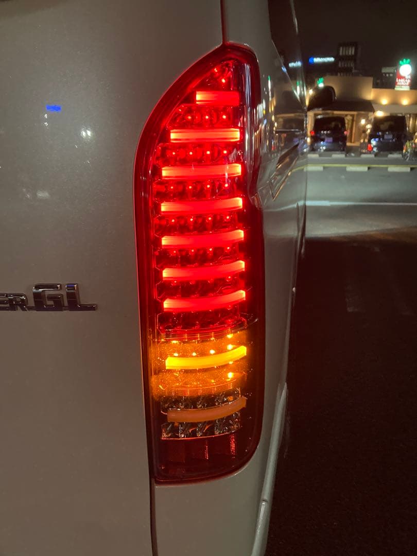 バレンティ、トヨタ ハイエース LEDテールライト、故障なし、スモークカバー