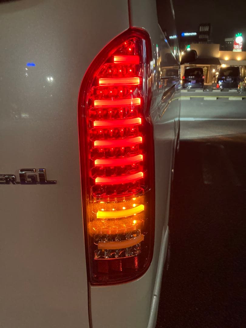バレンティ、トヨタ ハイエース LEDテールライト、故障なし、スモークカバー