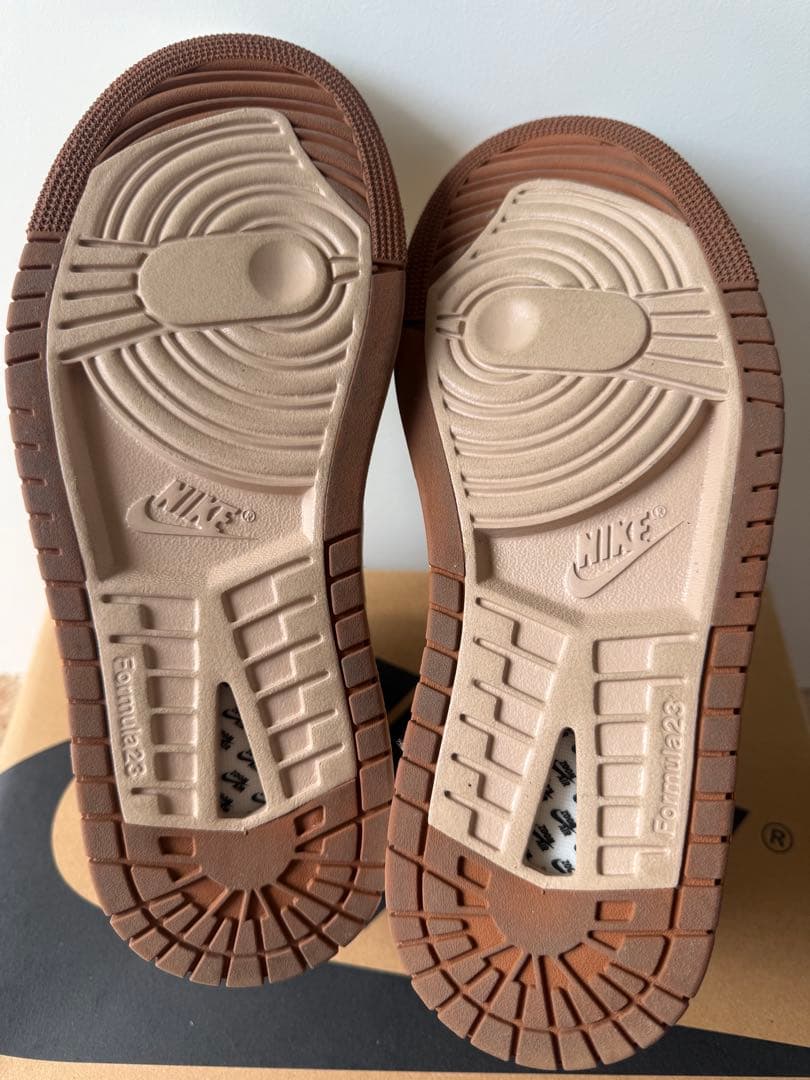 Nike Air Jordan 1 ベージュ/ブラウン