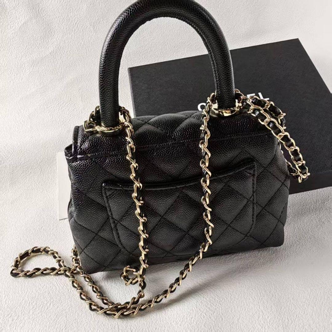 CHANELMAKEUPノベルティ 非売品 ハンドルゴールド キルティングバッグ