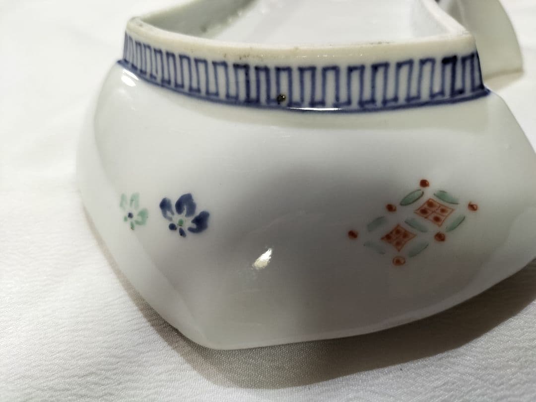 古伊万里　柿右衛門手　変形鉢　垣根に菊と鳥　時代物　骨董　縁欠け治し有り