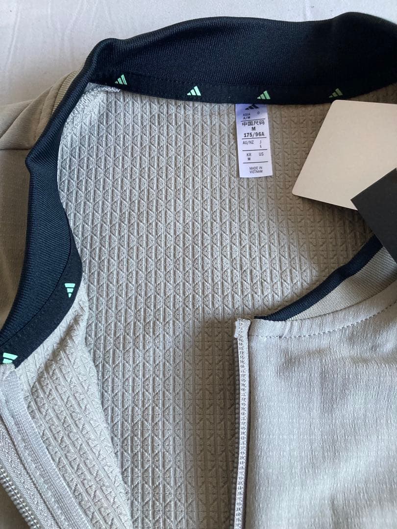 新品adidas 撥水軽量ファブリックミックスフルジップジャケット