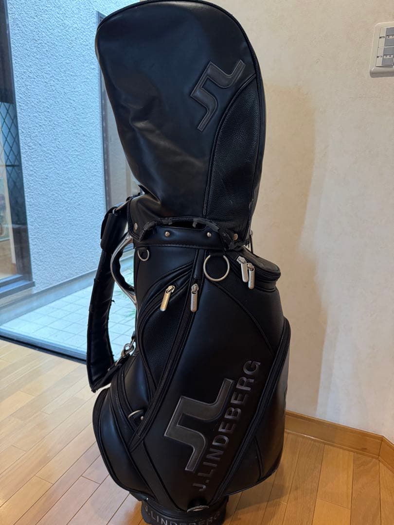J.LINDEBERG ブラックキャディバッグ