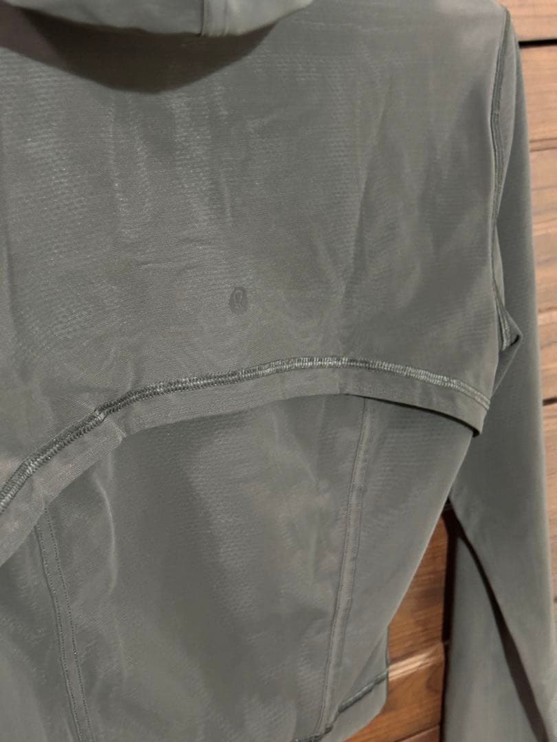 ルルレモン　Define フード付きクロップメッシュジャケット