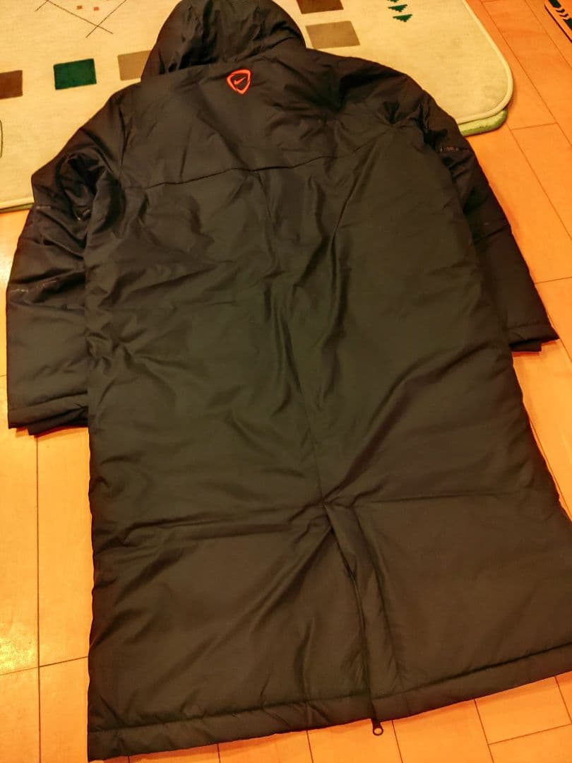 ナイキフットボールベンチコートブラック×オレンジ新品タグ付き STORM-FIT