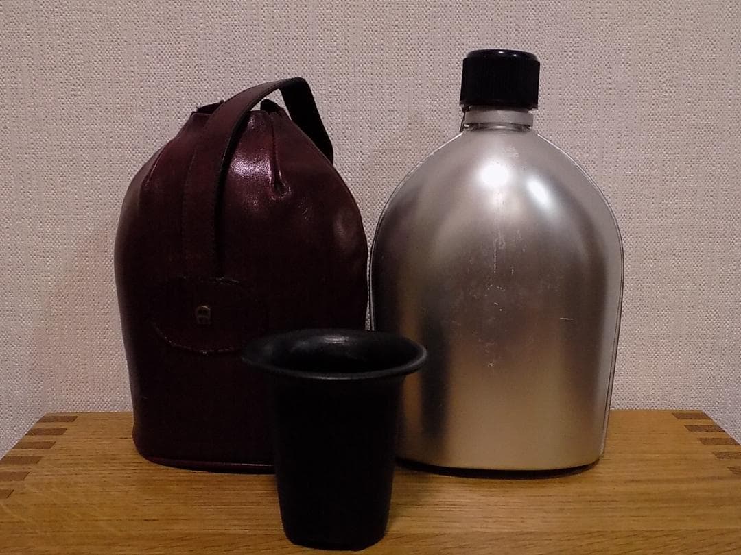 Etienne Aigner　革カバー付き水筒新品未使用　イタリア製