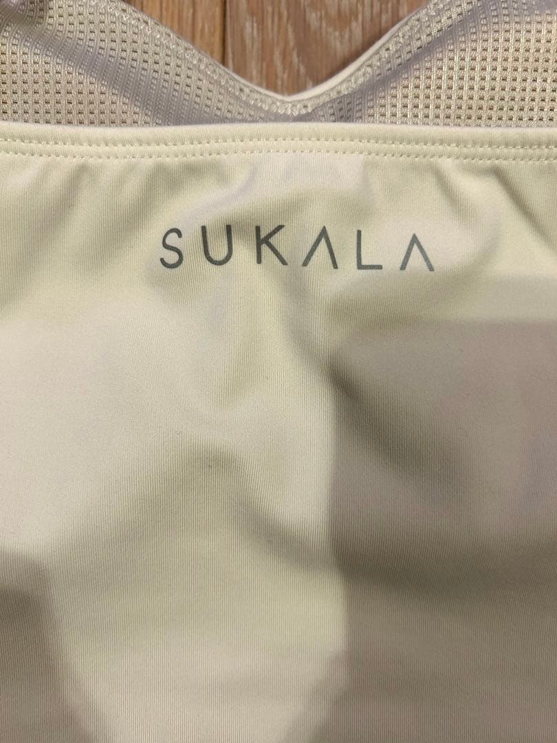 【SUKALA】スカーラ　カップ付きオープンネックTee L アイボリー