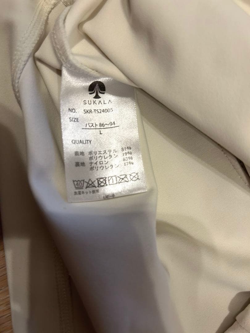 【SUKALA】スカーラ　カップ付きオープンネックTee L アイボリー