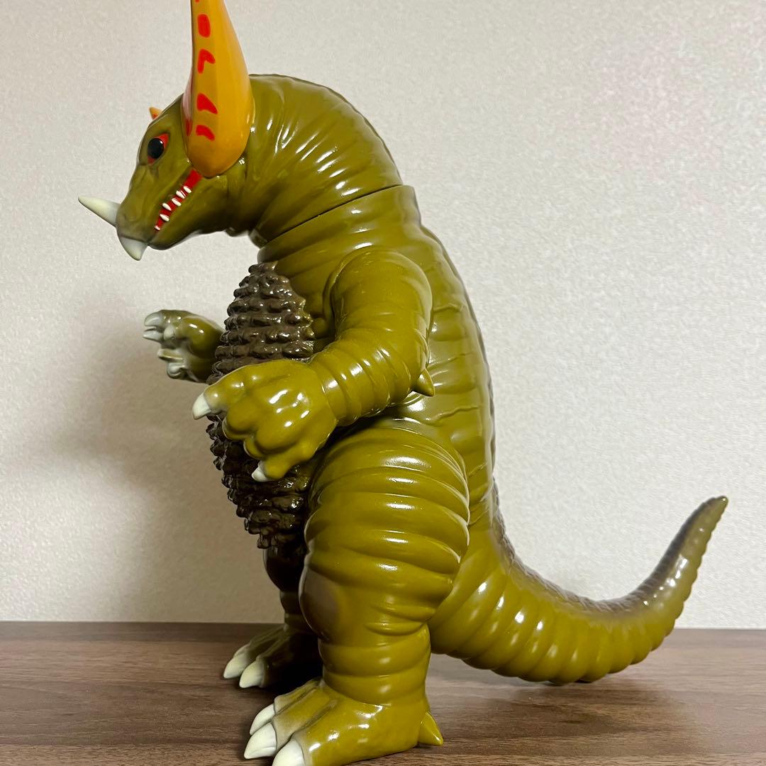 安楽安作　ゴモラ
