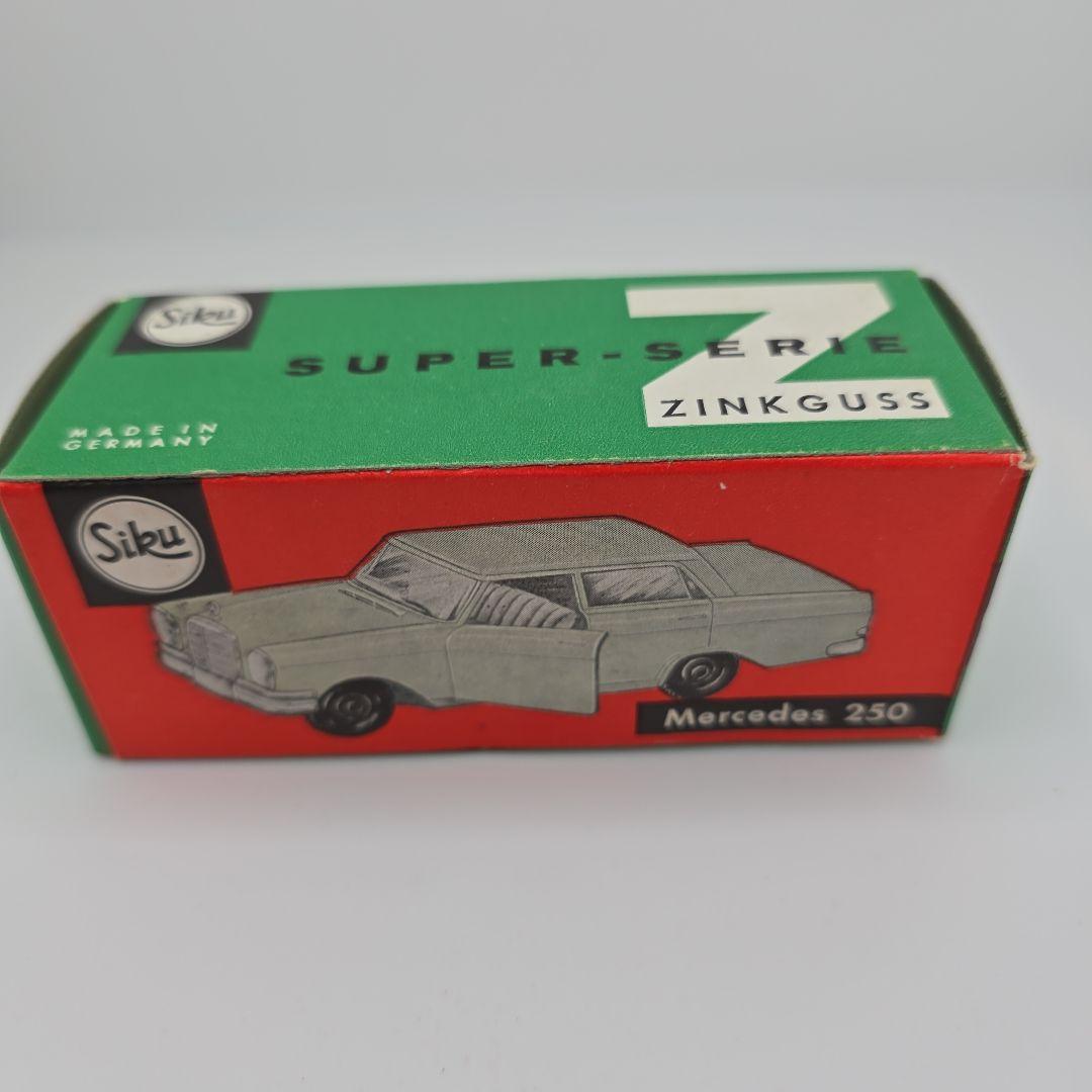 Siku Mercedes 250 ミニカー 水色