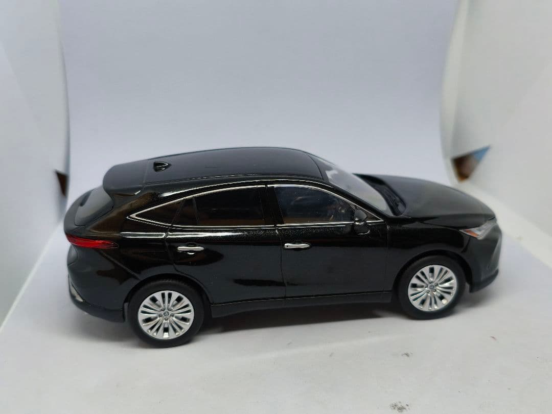 トヨタ ハリアー　カラーサンプル 1/30 黒 ミニカー　非売品