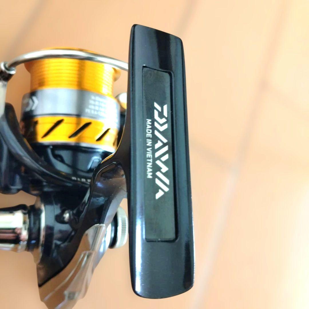 新品 未使用 DAIWA REVROS 2004H-DH スピニングリール