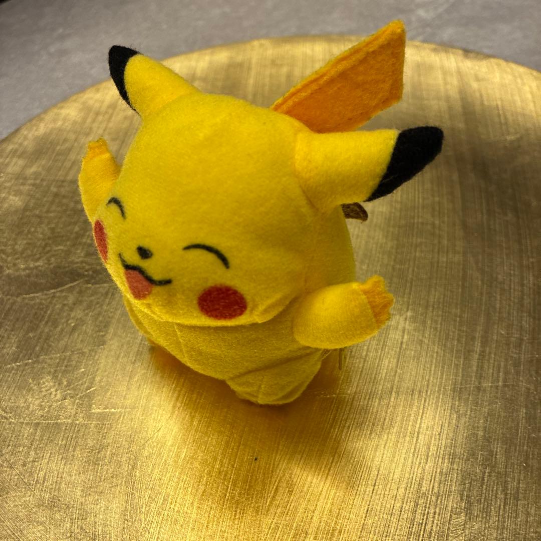 【希少】ピカチュウ バンザイぬいぐるみ TOMY（モンスターボール変身）