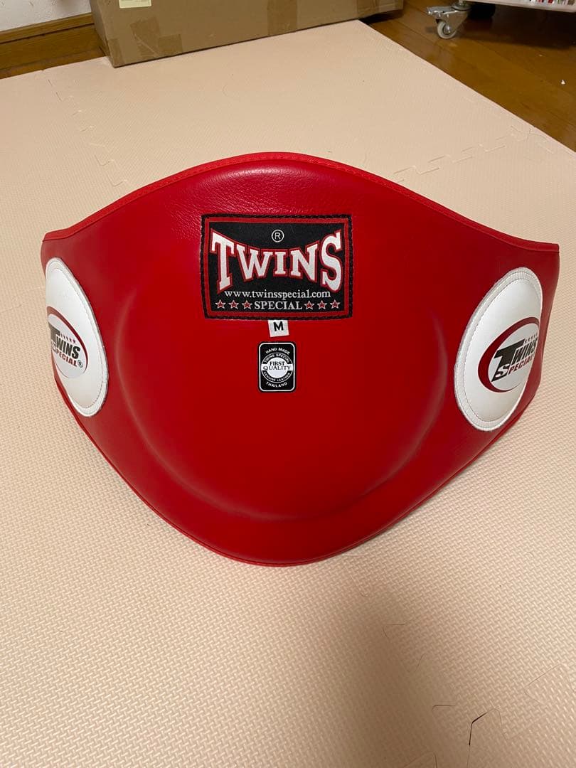 TWINS SPECIAL 赤　ボディプロテクター　パンチ　キック　ミット