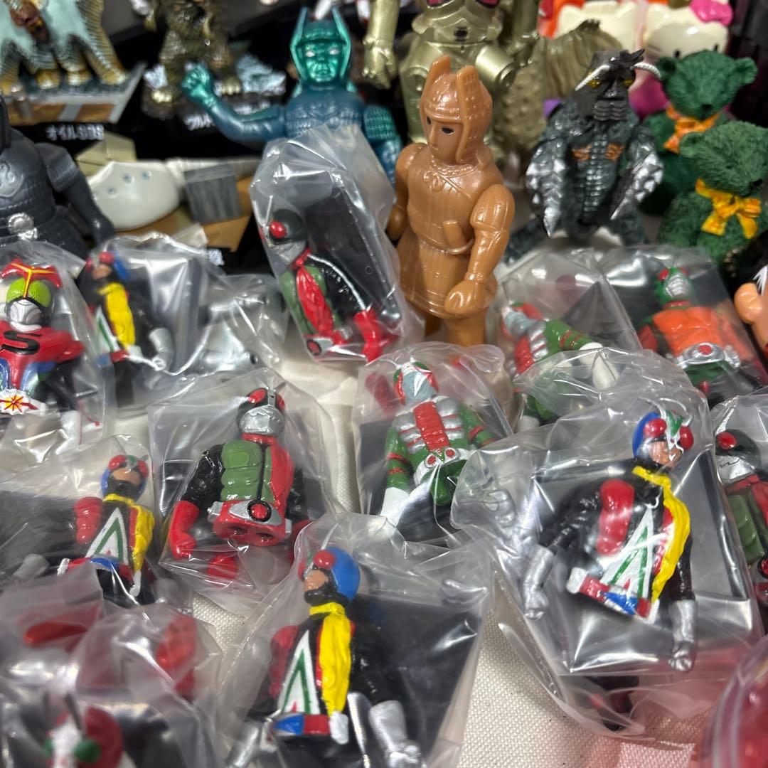 食玩・ガチャガチャ、仮面ライダー、ウルトラマン他　まとめ売り多種多様。