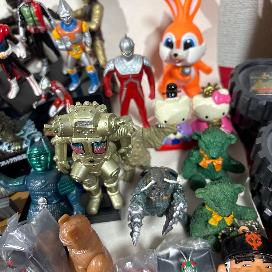 食玩・ガチャガチャ、仮面ライダー、ウルトラマン他　まとめ売り多種多様。