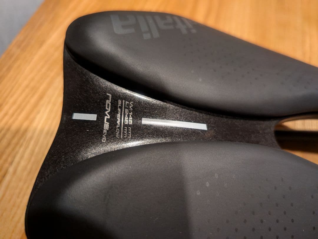 Selle Italia NOVUS Boost EVO サドル ブラック