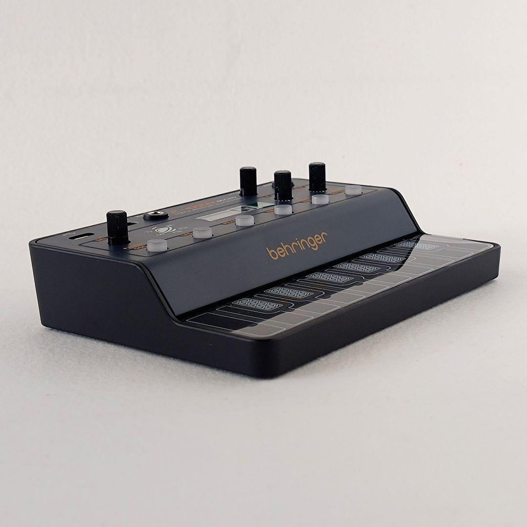鍵盤楽器 BEHRINGER JT-4000M MICRO