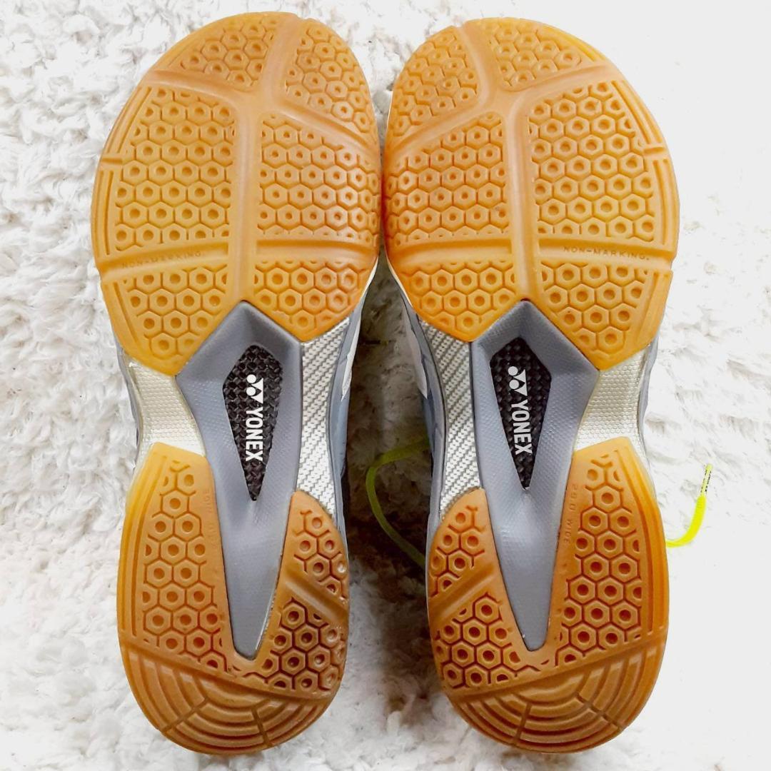 美品 29㎝◎YONEX ヨネックス バトミントンシューズ ホワイト グレー