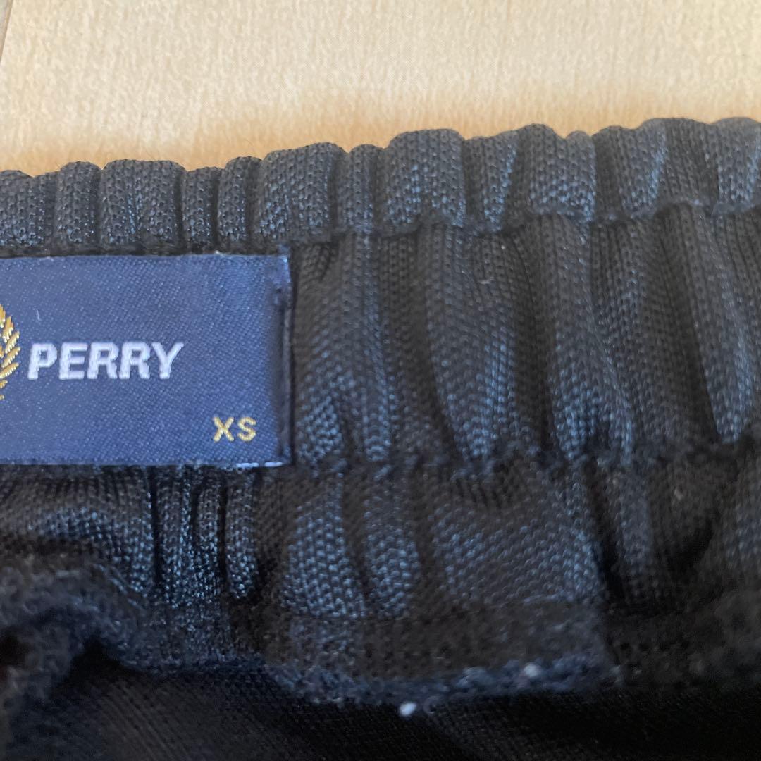 Fred Perry 黒ジャージパンツ