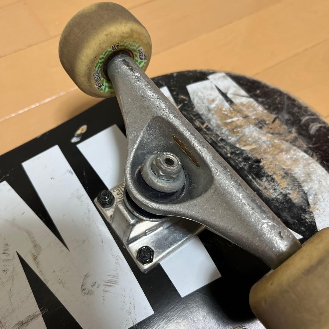 スケートボードSMBLANKS、ベンチャートラックBONESウィール
