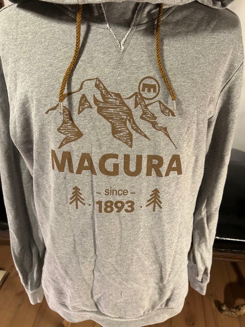 MAGURA マグラ　パーカー
